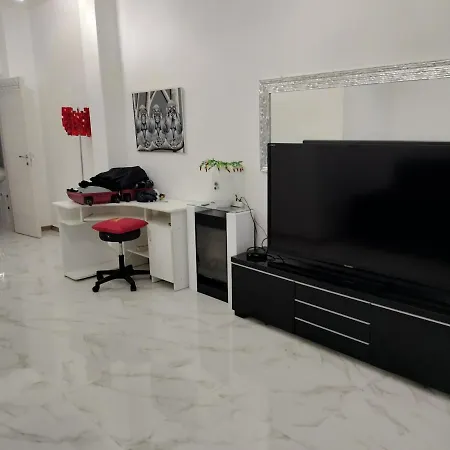 Nice In The Center Of Apartment *